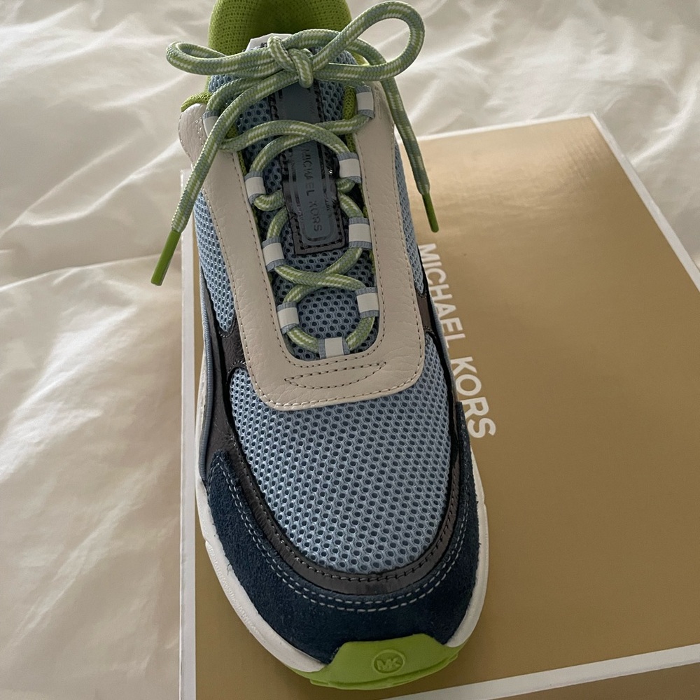 Michael Kors fitness shoes. New. Never worn - Picture 2 of 4
